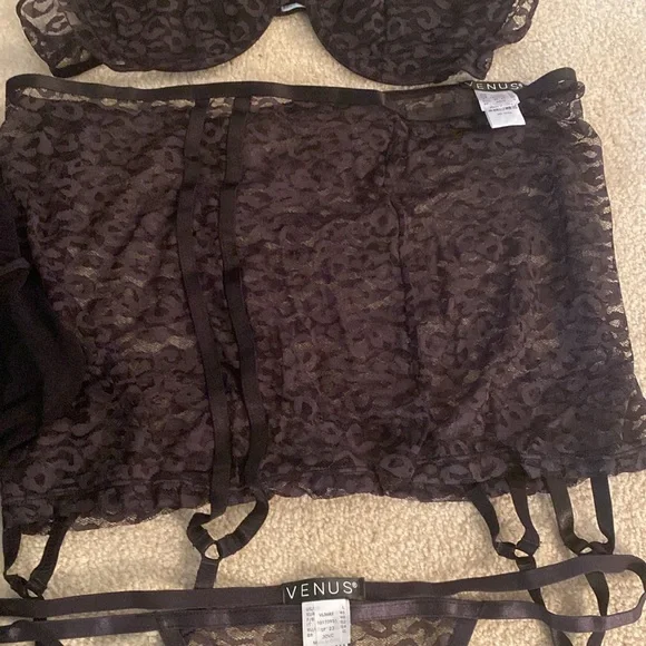 Venus New in bag size medium/large lingerie - Picture 4 of 10